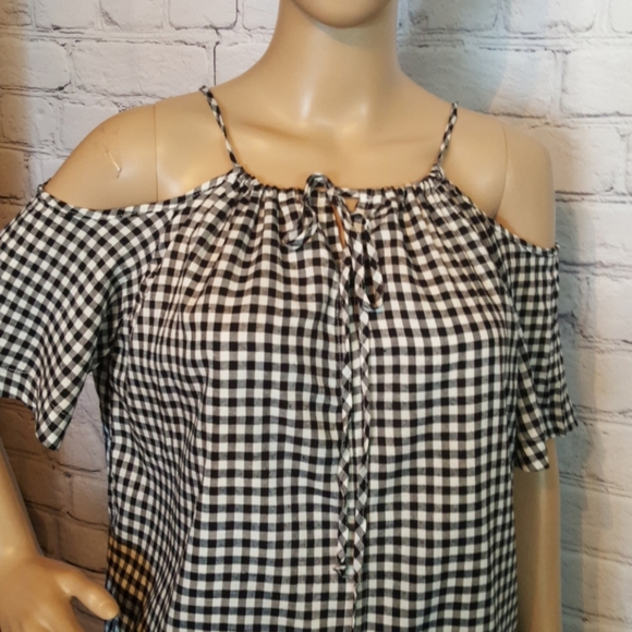 Velvet by Graham & Spencer Gingham cold shoulder - Picture 11 of 15